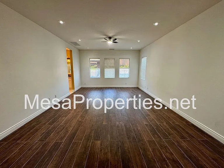28610 Strauss Ln — Photo 30