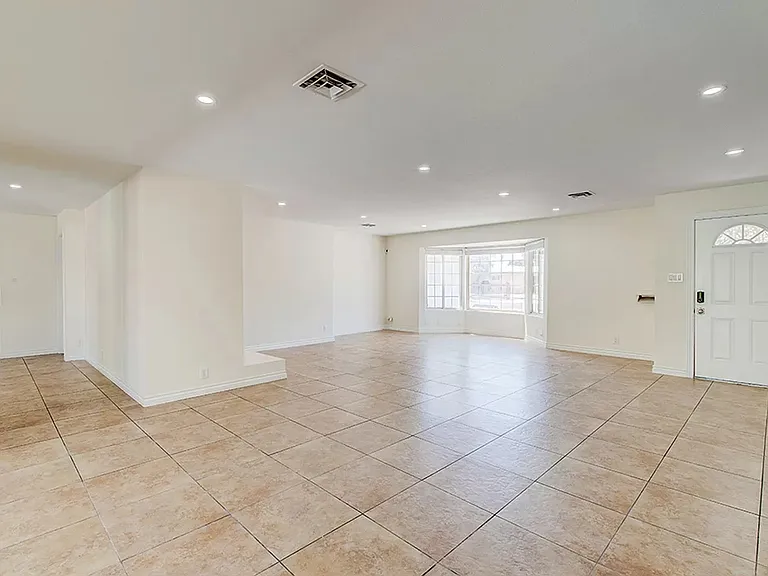 557 Canosa Ave — Photo 7