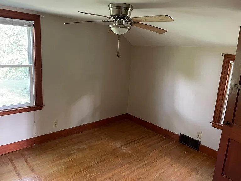 1592 N Creek Rd — Photo 34