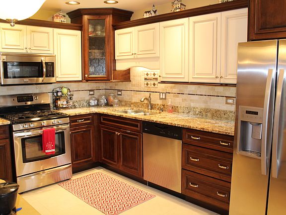 3rd image of 15723 Deerfield Ct Unit 2W