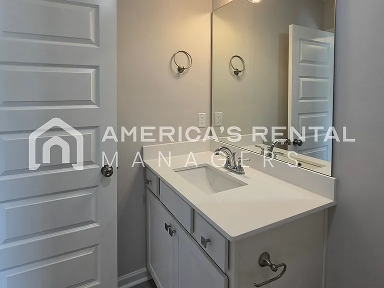 103 Park Dr S — Photo 29