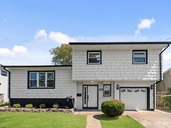 44 Charlotte St, Carteret, NJ 07008