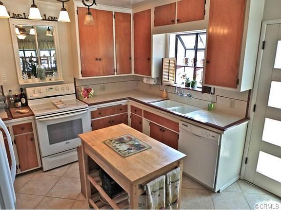 Large kitchen with plenty of counter space.