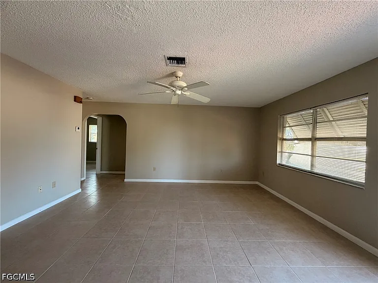 18433 Iris Rd — Photo 3