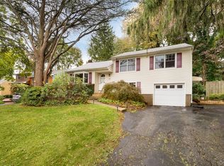11 Longford Street, Huntington, NY 11743