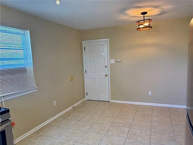 627 Jefferson Ave — Photo 6