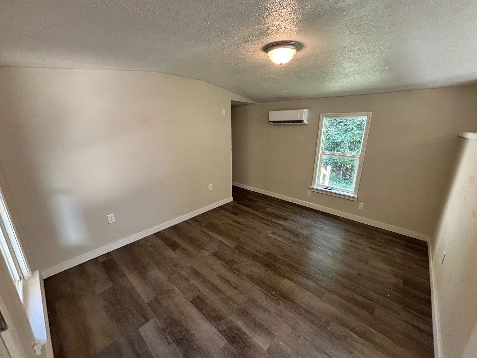 3 bed, 900 sqft, $965 — Photo 4
