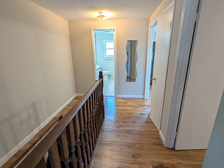 61 Ashley Cres — Photo 14