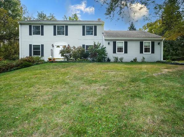 7021 Foxfire Dr, Crystal Lake, IL 60012