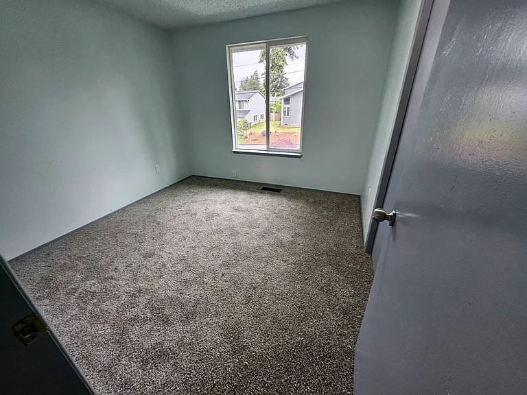 4323 SE 4th Pl — Photo 12