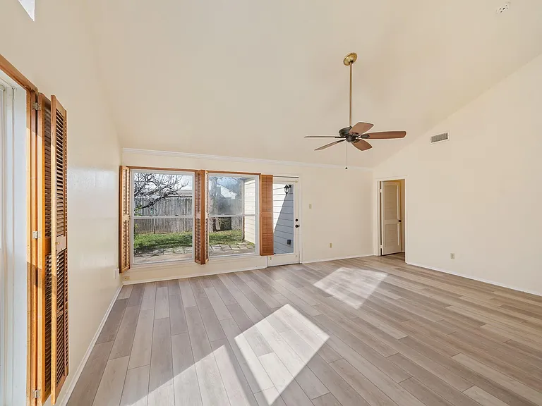 4330 Willow Beach Dr — Photo 6