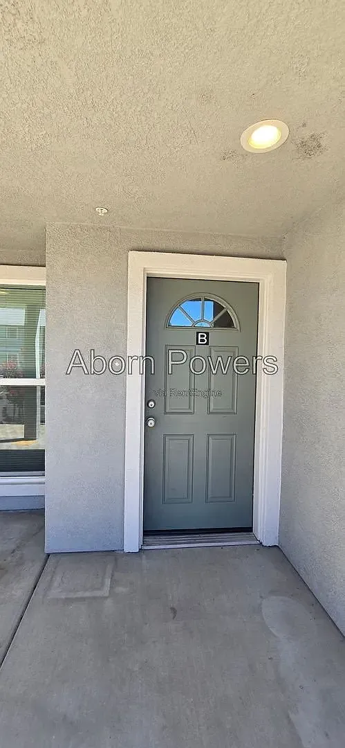575 Racquet Way — Photo 4