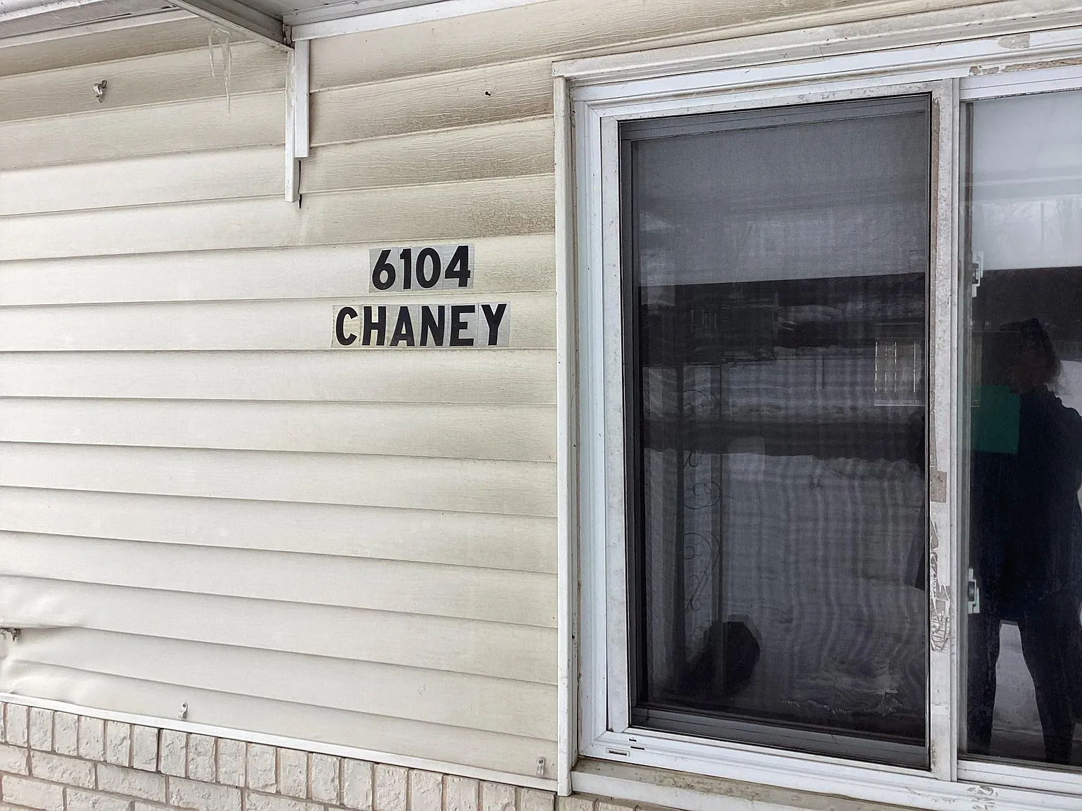 6104 Chaney Dr — Photo 2