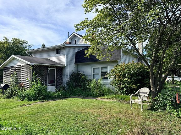 2nd image of 210 Pearl St