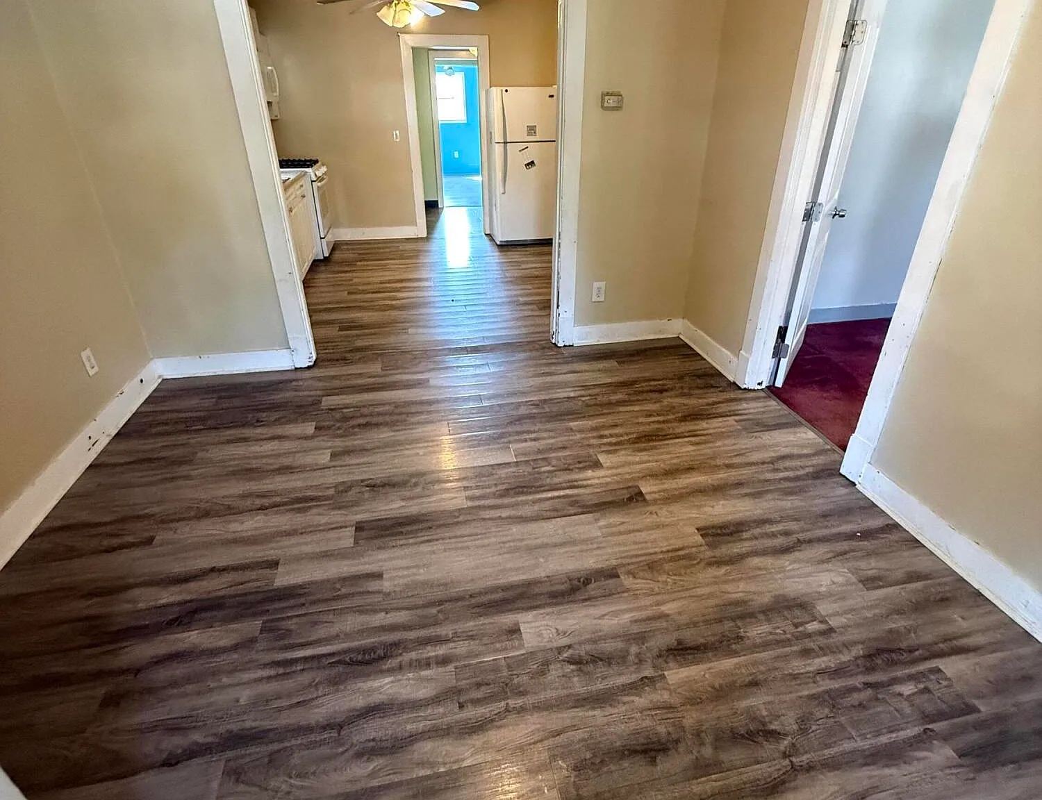 3 bed, 1.0 bath, 1120 sqft, $1,550 — Photo 2