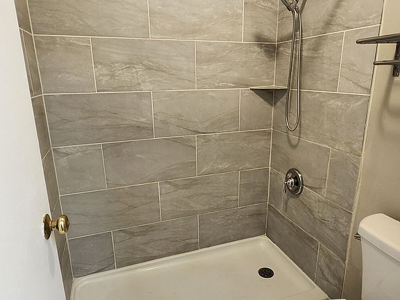 4th image of 1465 Eaton Ave #3