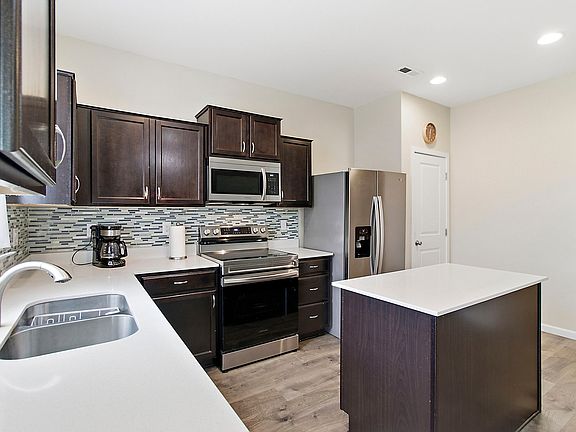 5th image of 111 Avenue Ct E