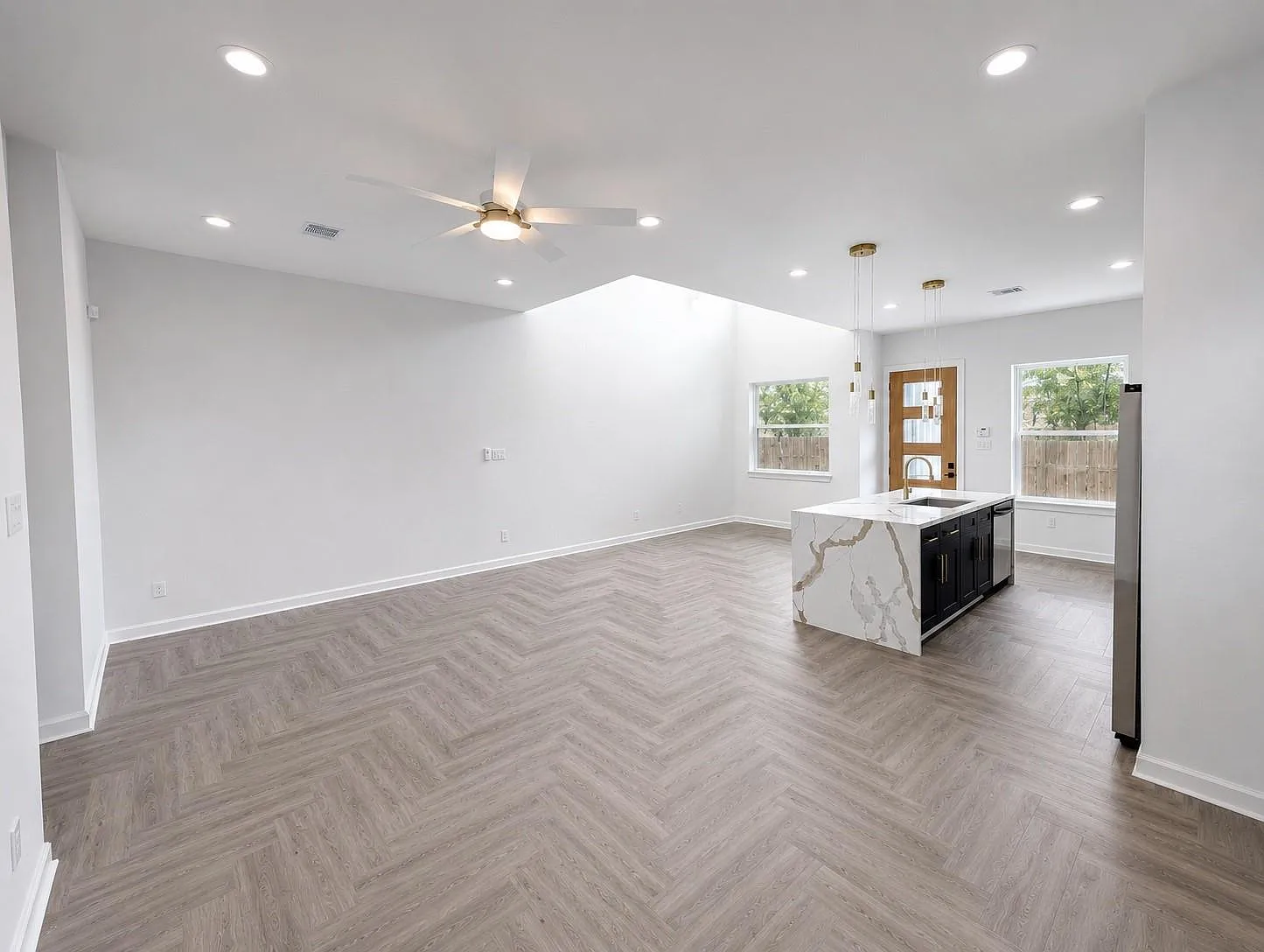 3 bed, 2.0 bath, $1,900 — Photo 2