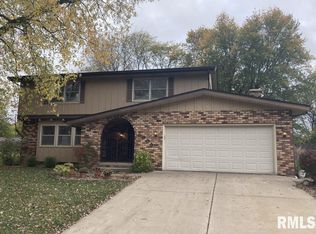 6909 N Fox Point Dr, Peoria, IL 61614
