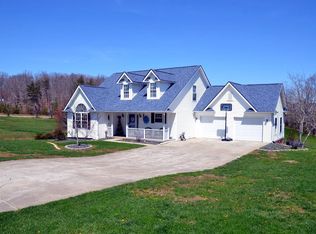 91 Placid Dr, Irvine, KY 40336