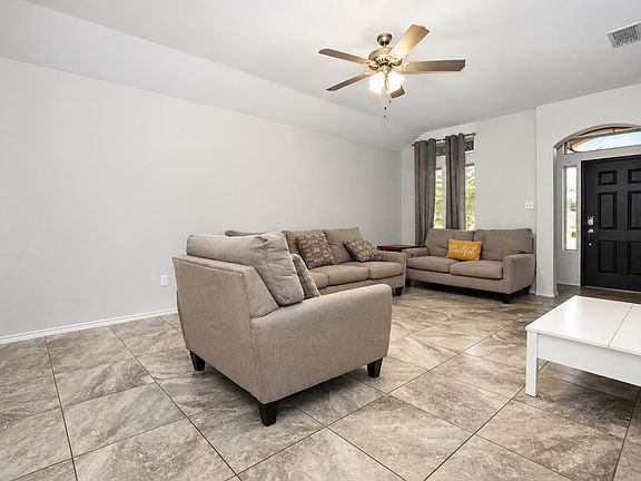 4th image of 416 Concepcion Dr