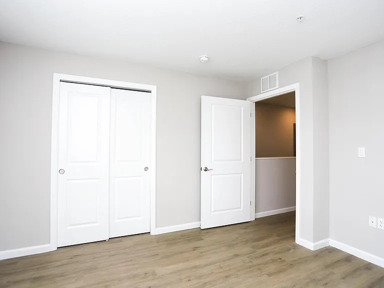Royal Oak Apartments — Photo 23