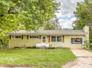 6827 N Berkley Ave, Parkville, MO 64152