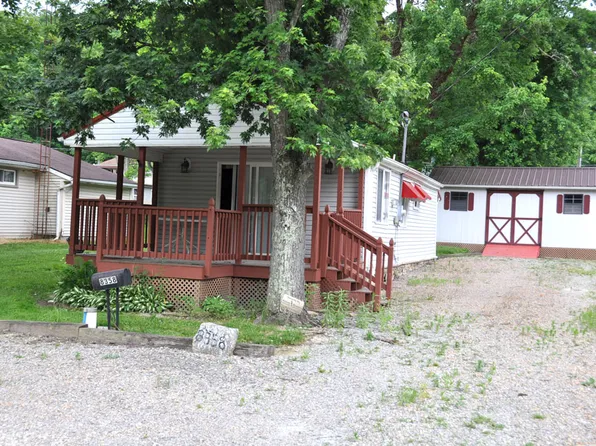 8358 Maple St SW, Sherrodsville, OH 44675