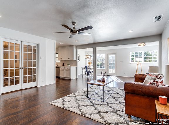 3rd image of 135 Creekside Dr