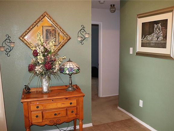 2nd image of 112 Aspenwood Trl