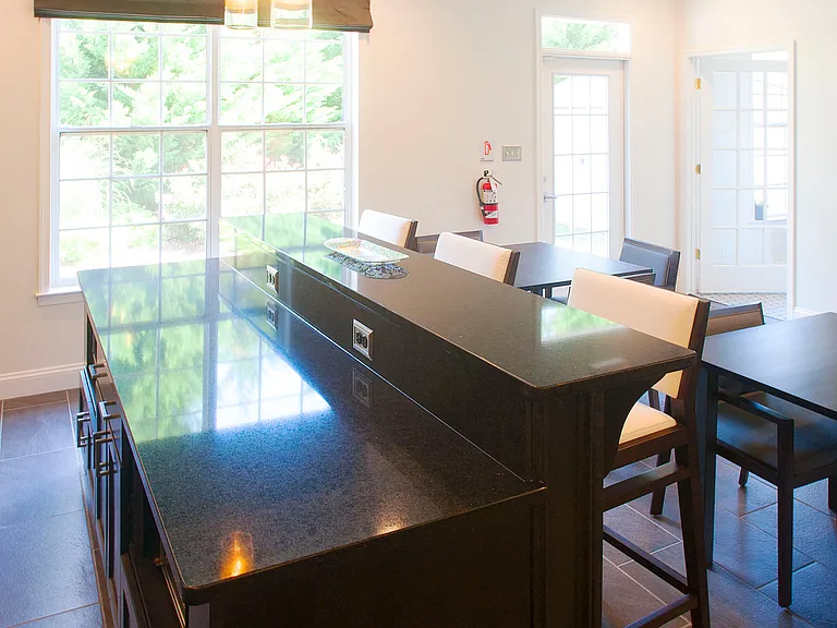 Carriage Pointe at Aquia Kitchen Area 4