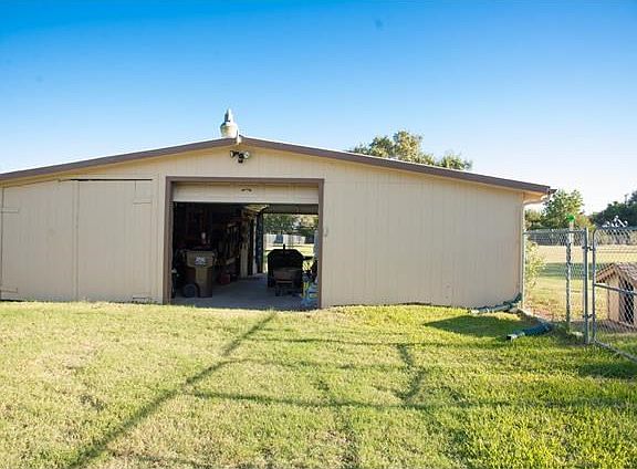 5th image of 17 Lake Dr
