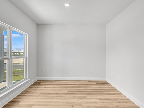 5th image of 107 Needle Rush Dr