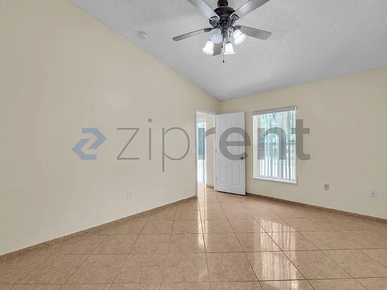 228 Grifford Dr — Photo 9