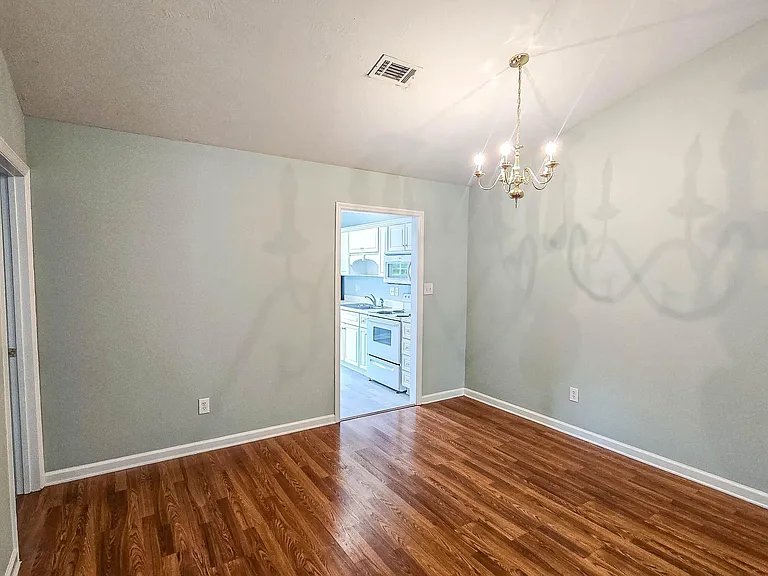 726 Creekside Dr — Photo 9