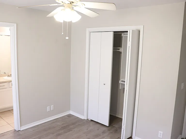 1215 Eastgate Dr — Photo 14