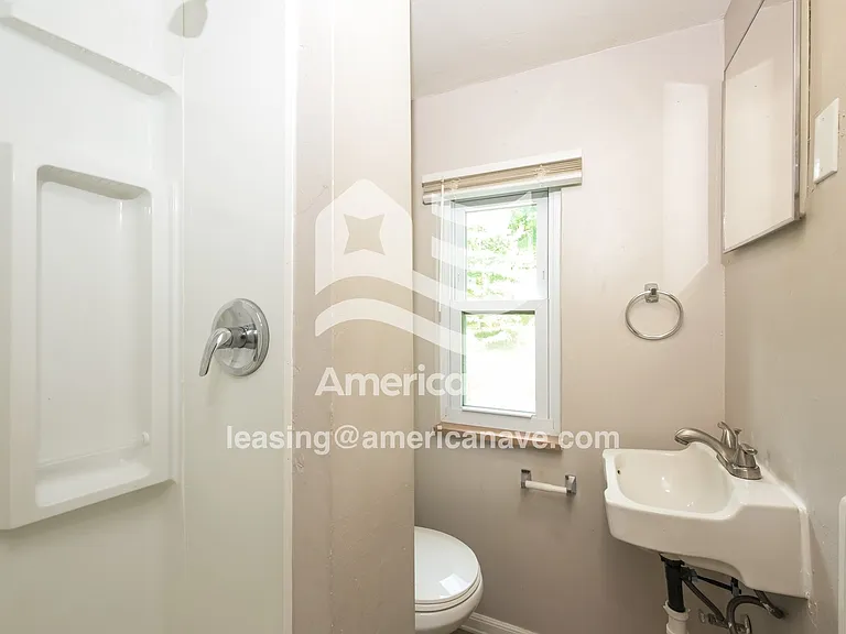 1348558_013_bathroom_13.jpg