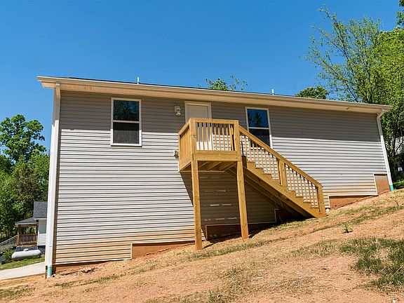 3rd image of 416 Love Springs Rd