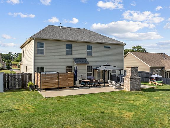 3rd image of 305 Drizzle Ct