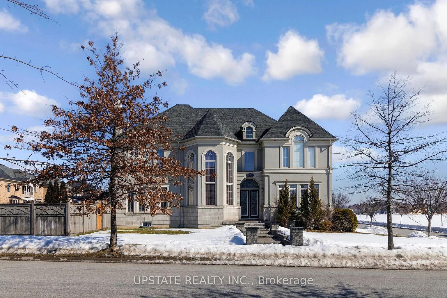 23 Dalmeny Dr photo 1