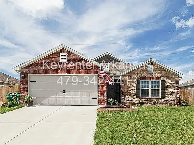 1600 Edinburgh Dr — Photo 1
