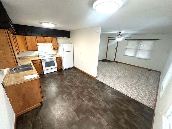 3rd image of 3028 Meadowview Dr