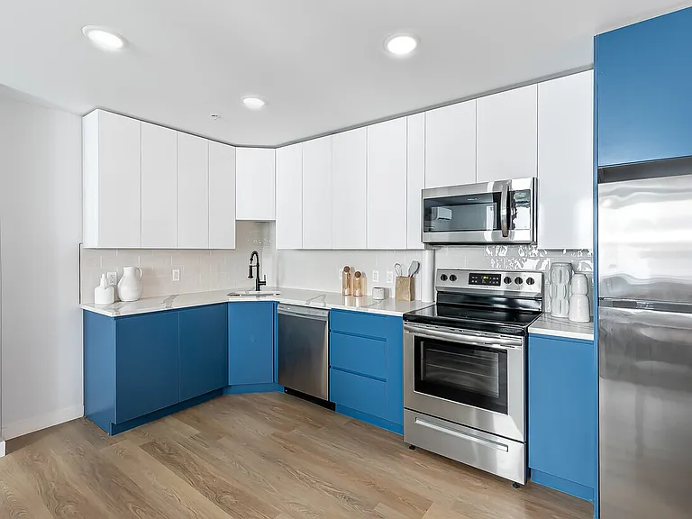 Alexandria Manor Apartments — Photo 98