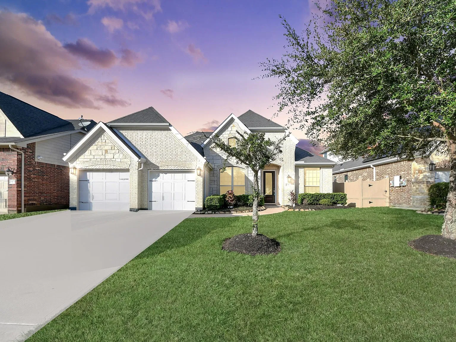 4 bed, 2.0 bath, 2324 sqft, $2,650 — Photo 2