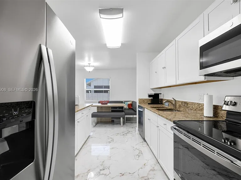 1318 Bayport Ave — Photo 11