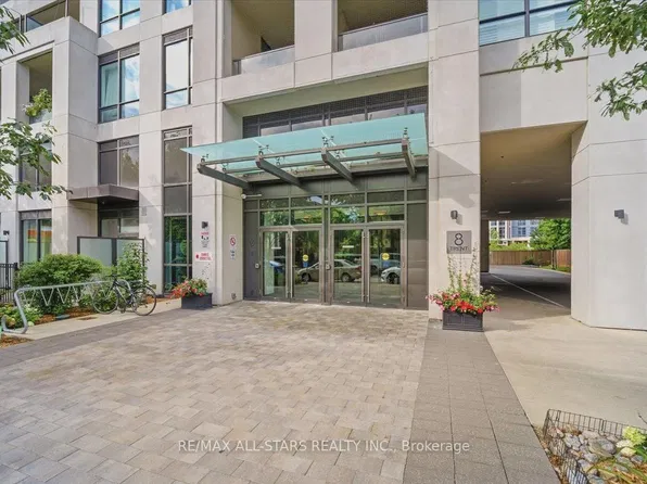 8 Trent Ave #824, Toronto, ON M4C 0A6
