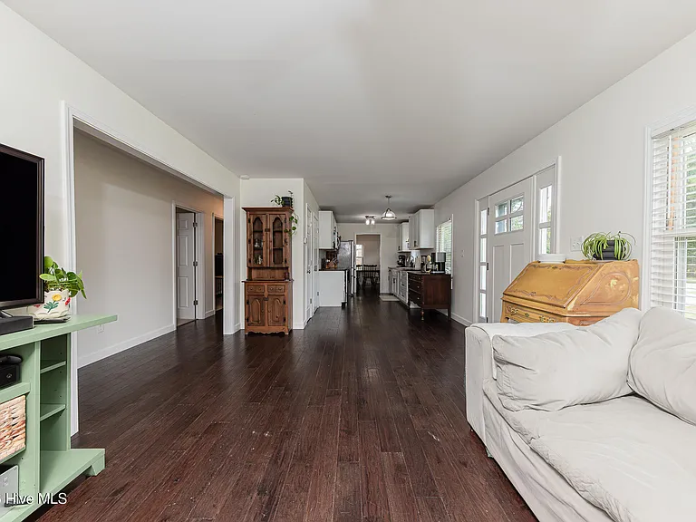 670 Queens Creek Rd — Photo 7