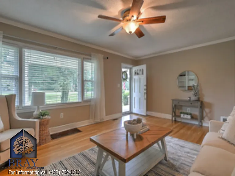 2833 W Walnut St — Photo 4