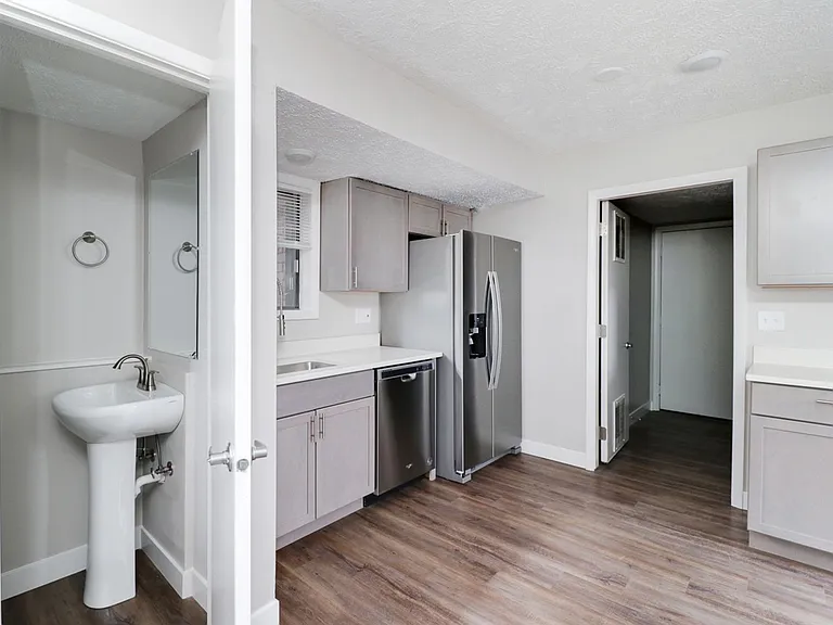 111 N Orr Dr — Photo 11