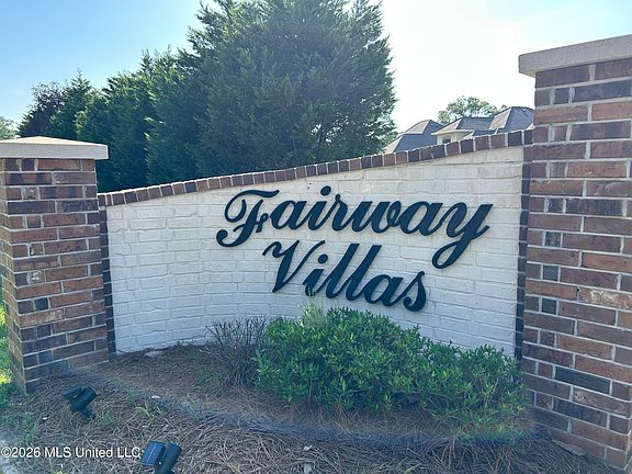 2nd image of 224 Fairway Villas Cir